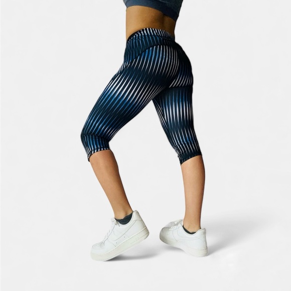 ★ NWOT Ivy Park mid rise Kaleidoscope Leggings - Blue/Black ★ - Picture 10 of 17